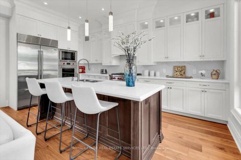 Photo 11 at 40 Divadale Drive, Leaside, Toronto