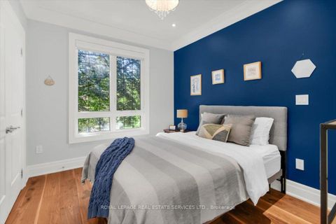 Photo 19 at 40 Divadale Drive, Leaside, Toronto