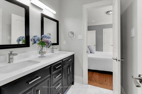 Photo 24 at 40 Divadale Drive, Leaside, Toronto