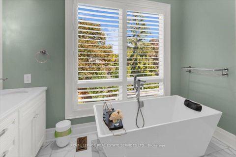 Photo 28 at 40 Divadale Drive, Leaside, Toronto