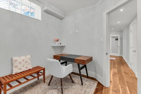 Photo 34 at 40 Divadale Drive, Leaside, Toronto