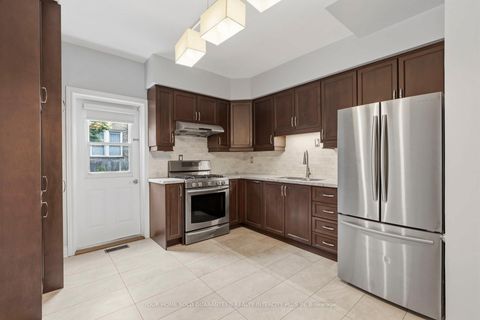 Photo 17 at 617 Delaware Avenue N, Wychwood, Toronto