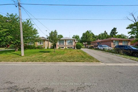 Photo 1 at 407 Wenlock Avenue, Harding, Richmond Hill