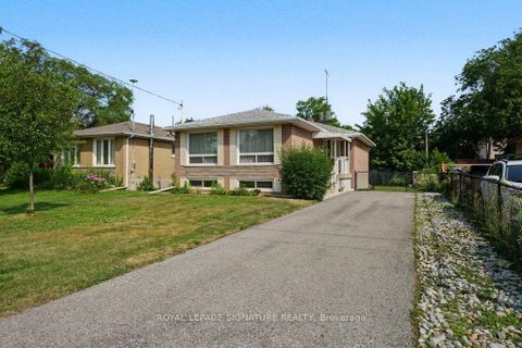 Photo 5 at 407 Wenlock Avenue, Harding, Richmond Hill