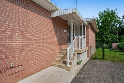 Photo 6 at 407 Wenlock Avenue, Harding, Richmond Hill