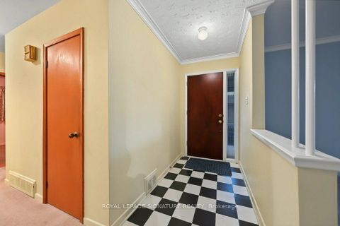 Photo 8 at 407 Wenlock Avenue, Harding, Richmond Hill