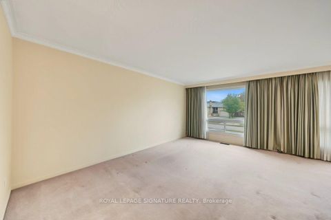 Photo 9 at 407 Wenlock Avenue, Harding, Richmond Hill