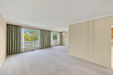 Photo 10 at 407 Wenlock Avenue, Harding, Richmond Hill