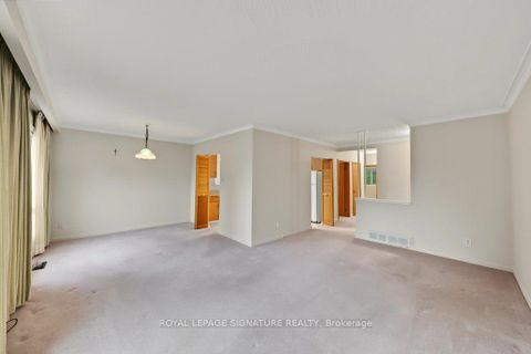 Photo 11 at 407 Wenlock Avenue, Harding, Richmond Hill