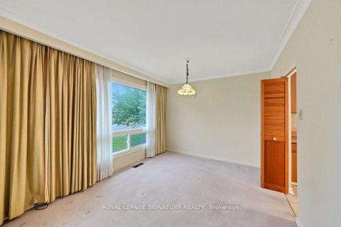 Photo 12 at 407 Wenlock Avenue, Harding, Richmond Hill
