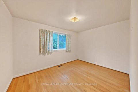 Photo 18 at 407 Wenlock Avenue, Harding, Richmond Hill
