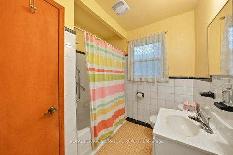 Photo 25 at 407 Wenlock Avenue, Harding, Richmond Hill