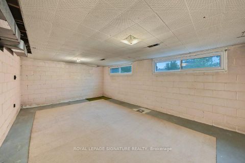 Photo 28 at 407 Wenlock Avenue, Harding, Richmond Hill