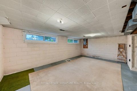 Photo 29 at 407 Wenlock Avenue, Harding, Richmond Hill