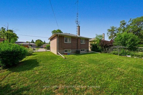 Photo 38 at 407 Wenlock Avenue, Harding, Richmond Hill