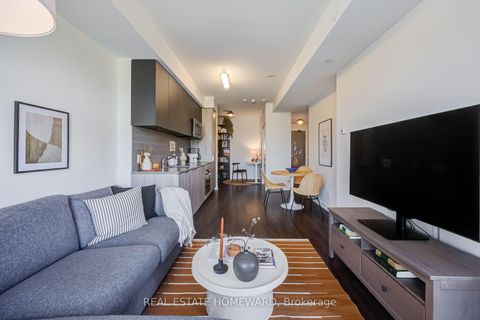 Photo 4 at 309 - 223 St Clair Avenue W, Casa Loma, Toronto