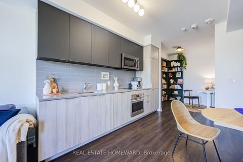 Photo 10 at 309 - 223 St Clair Avenue W, Casa Loma, Toronto