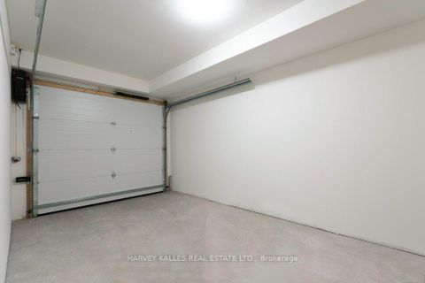 Photo 4 at 32 Evergreen Gardens, Leaside, Toronto
