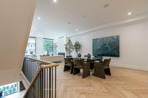 Photo 10 at 32 Evergreen Gardens, Leaside, Toronto