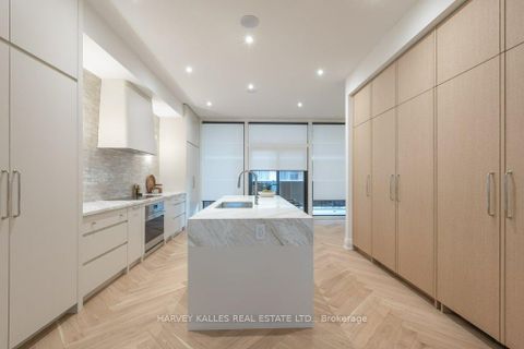 Photo 15 at 32 Evergreen Gardens, Leaside, Toronto
