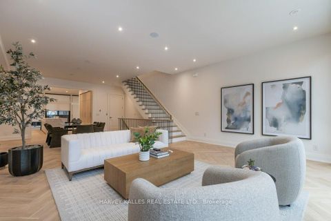 Photo 22 at 32 Evergreen Gardens, Leaside, Toronto