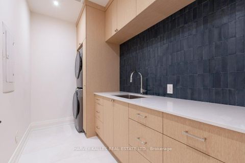 Photo 24 at 32 Evergreen Gardens, Leaside, Toronto