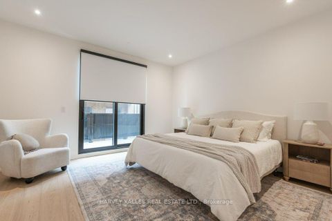 Photo 29 at 32 Evergreen Gardens, Leaside, Toronto