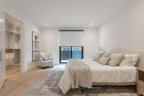 Photo 30 at 32 Evergreen Gardens, Leaside, Toronto