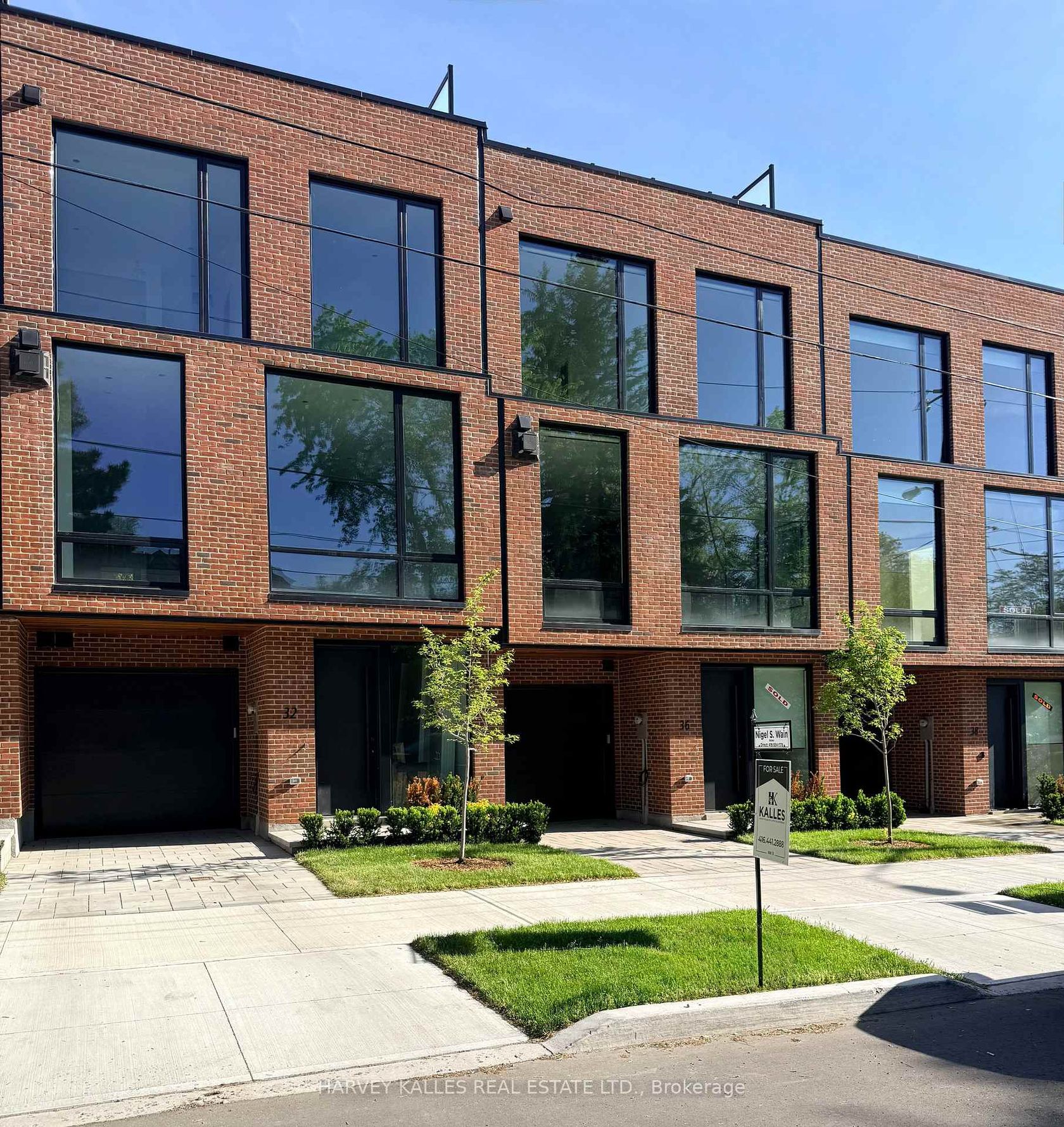 32 Evergreen Gardens, Leaside, Toronto photo number 2