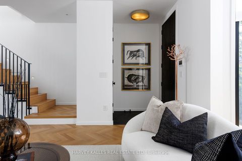 Photo 3 at 22 Foxley Street, Bellwoods, Toronto