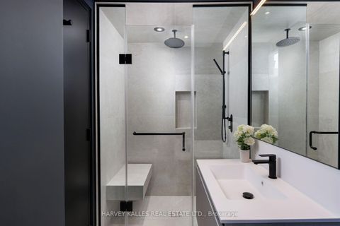 Photo 30 at 22 Foxley Street, Bellwoods, Toronto