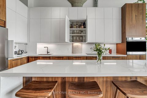 Photo 13 at 409 - 637 Lake Shore Boulevard W, Niagara, Toronto