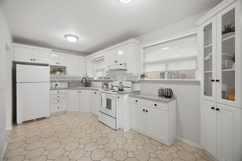 Photo 10 at 147 Chapman Road, Humber Heights, Toronto