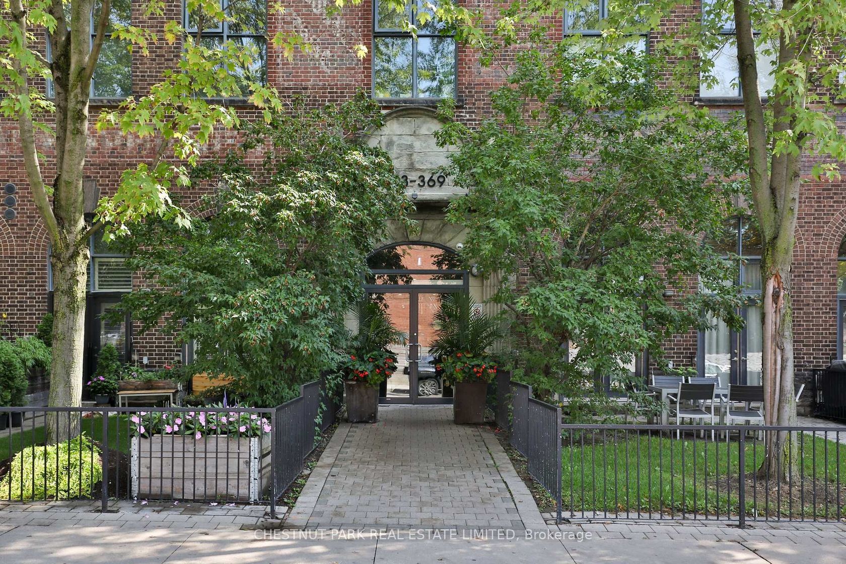 414 - 369 Sorauren Avenue, Roncesvalles, Toronto photo number 2