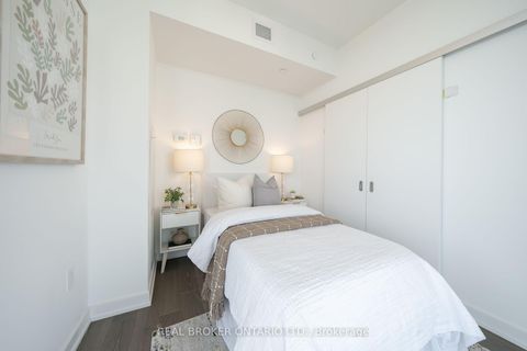 Photo 16 at 5311 - 11 Wellesley Street W, Bay Street Corridor, Toronto