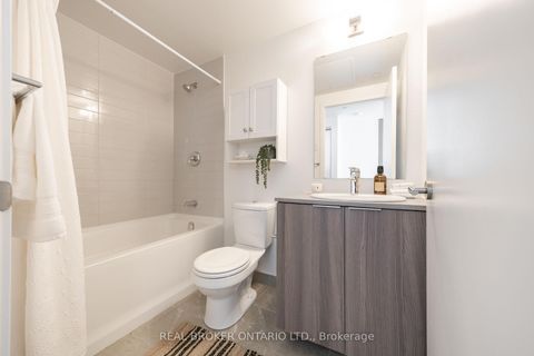 Photo 17 at 5311 - 11 Wellesley Street W, Bay Street Corridor, Toronto