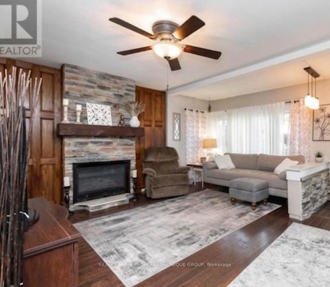 Photo 3 at 40 Jeavons Avenue, Birchmount, Toronto