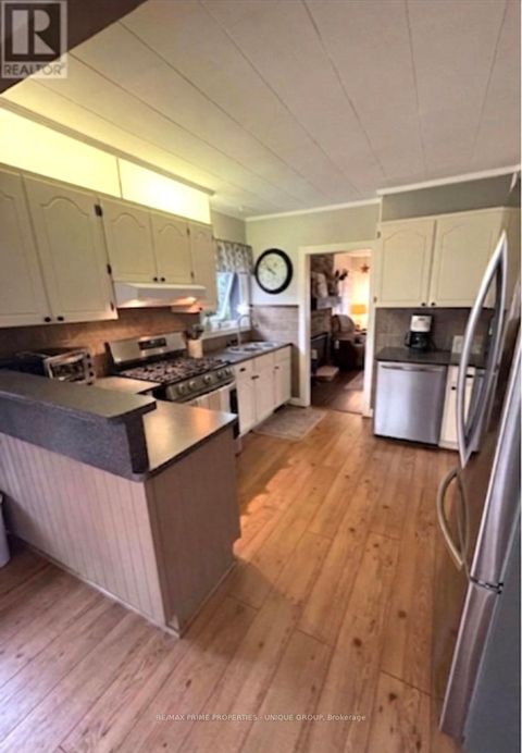 Photo 5 at 40 Jeavons Avenue, Birchmount, Toronto
