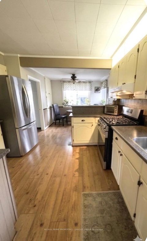 Photo 6 at 40 Jeavons Avenue, Birchmount, Toronto