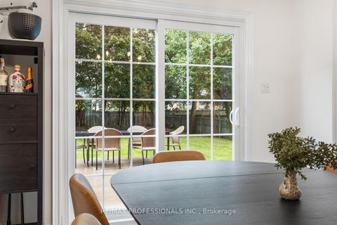 Photo 6 at 37 Birchleaf Crescent, Richview, Toronto