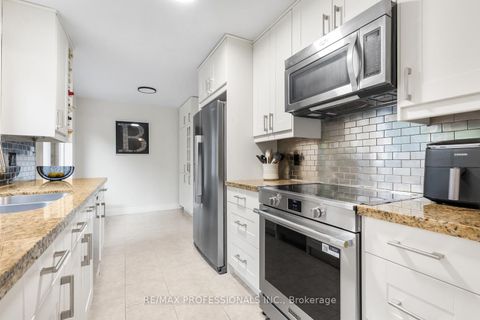 Photo 7 at 37 Birchleaf Crescent, Richview, Toronto