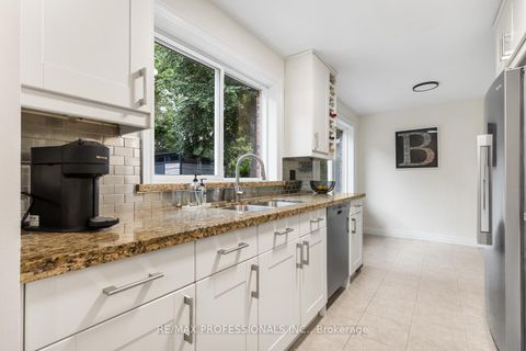 Photo 8 at 37 Birchleaf Crescent, Richview, Toronto