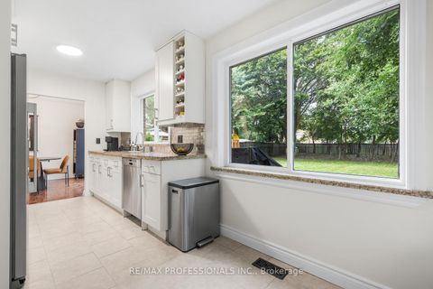Photo 10 at 37 Birchleaf Crescent, Richview, Toronto
