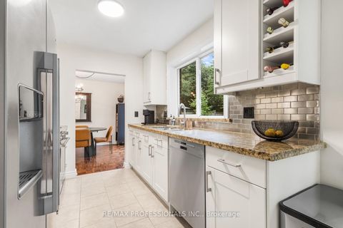 Photo 11 at 37 Birchleaf Crescent, Richview, Toronto