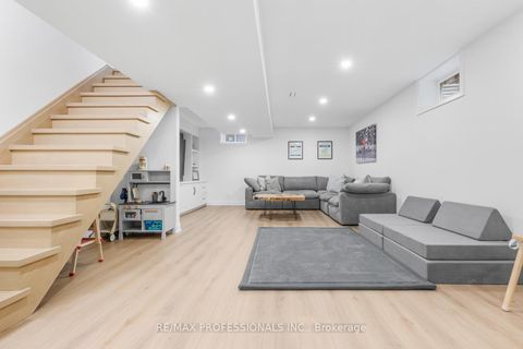 Photo 30 at 37 Birchleaf Crescent, Richview, Toronto