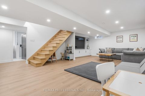 Photo 31 at 37 Birchleaf Crescent, Richview, Toronto