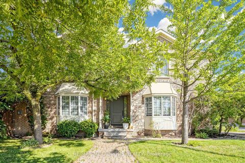 Photo 3 at 115 Sandway Crescent, Maple, Vaughan