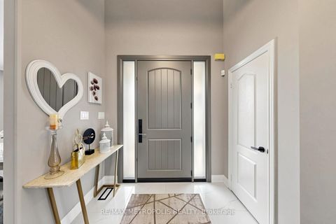 Photo 4 at 115 Sandway Crescent, Maple, Vaughan