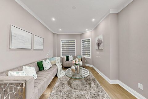 Photo 5 at 115 Sandway Crescent, Maple, Vaughan