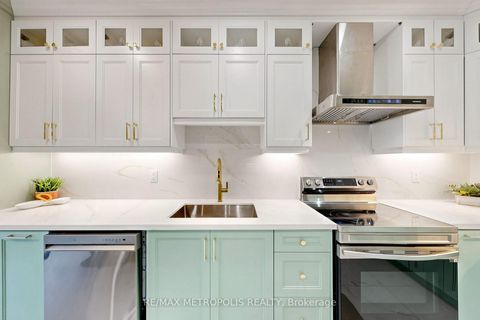Photo 9 at 115 Sandway Crescent, Maple, Vaughan